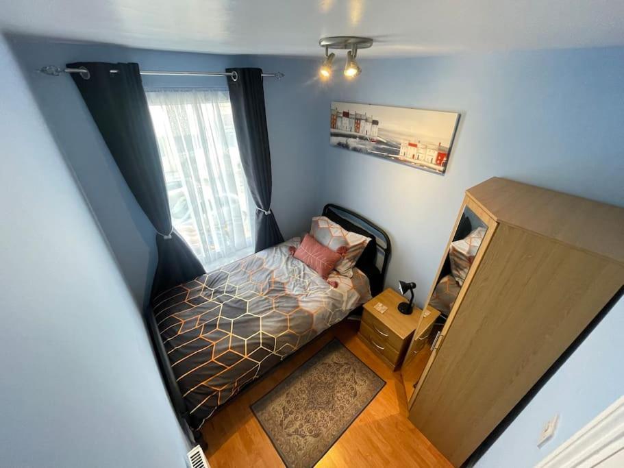 Beanies Lornestreet Four Bed House Apartment Суиндън Екстериор снимка