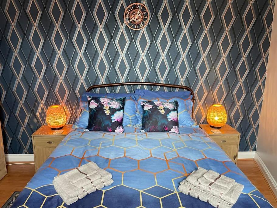 Beanies Lornestreet Four Bed House Apartment Суиндън Екстериор снимка