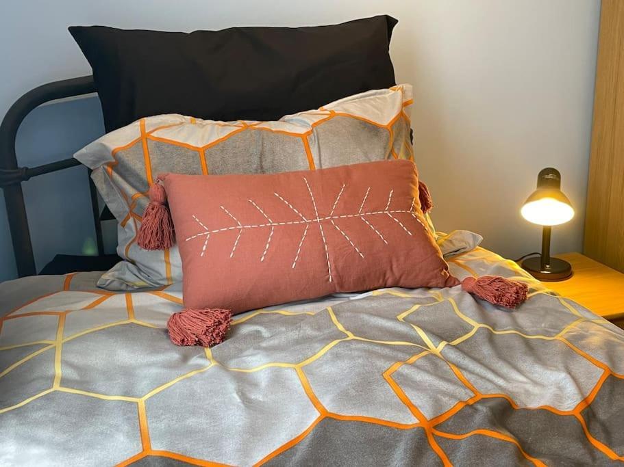 Beanies Lornestreet Four Bed House Apartment Суиндън Екстериор снимка
