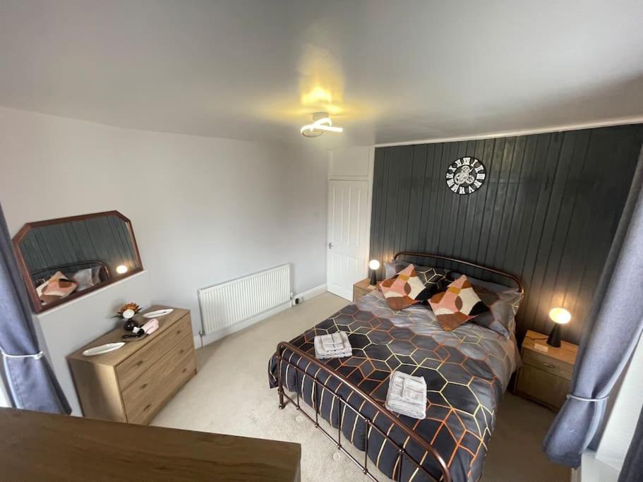 Beanies Lornestreet Four Bed House Apartment Суиндън Екстериор снимка