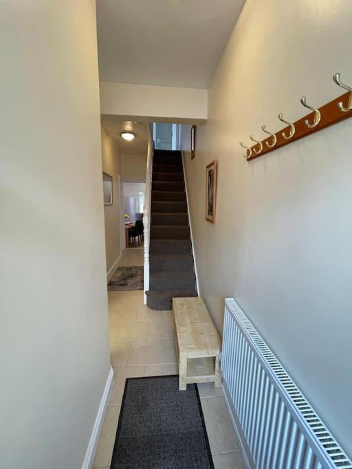 Beanies Lornestreet Four Bed House Apartment Суиндън Екстериор снимка