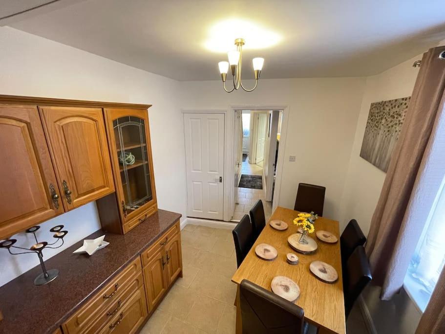 Beanies Lornestreet Four Bed House Apartment Суиндън Екстериор снимка