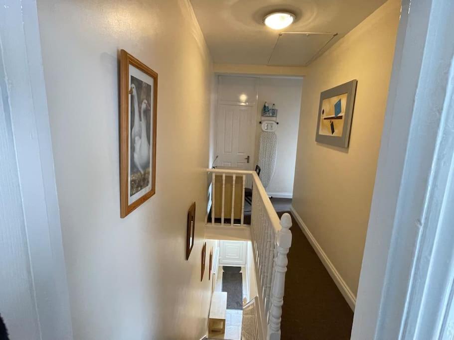 Beanies Lornestreet Four Bed House Apartment Суиндън Екстериор снимка