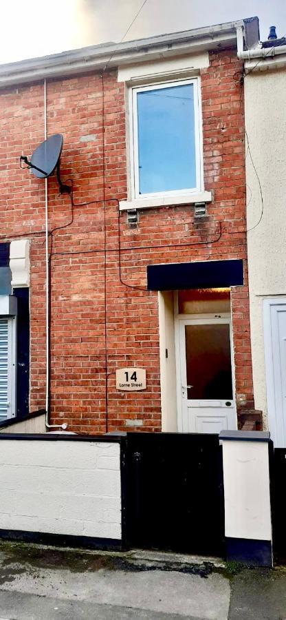 Beanies Lornestreet Four Bed House Apartment Суиндън Екстериор снимка