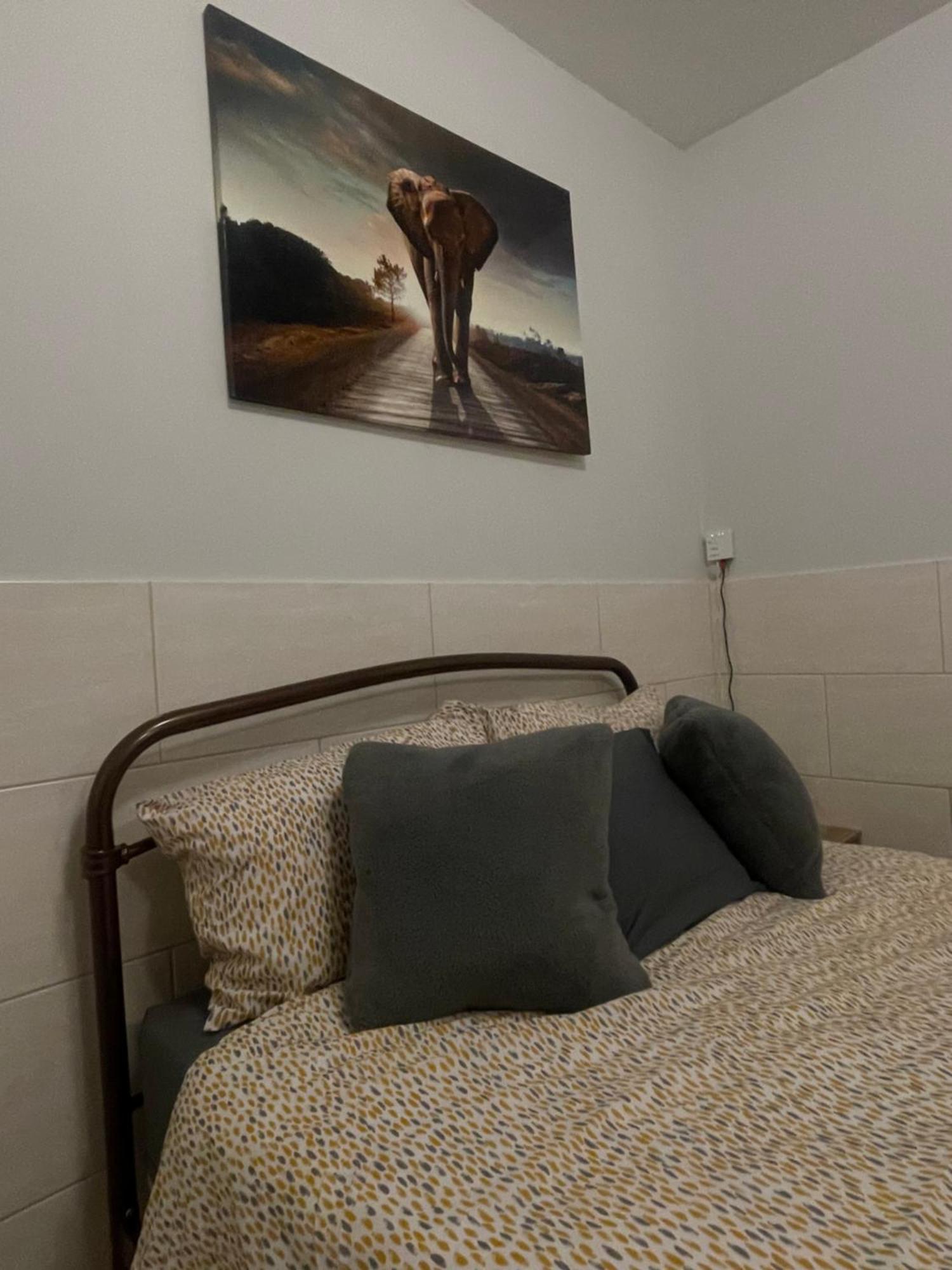 Beanies Lornestreet Four Bed House Apartment Суиндън Екстериор снимка