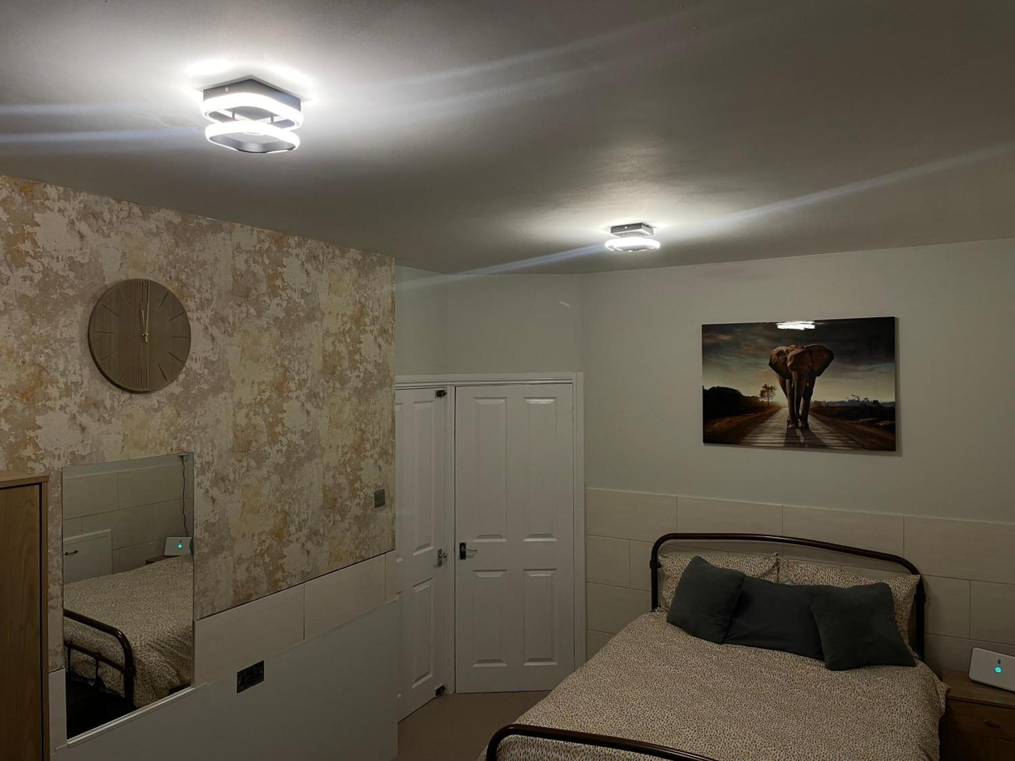 Beanies Lornestreet Four Bed House Apartment Суиндън Екстериор снимка