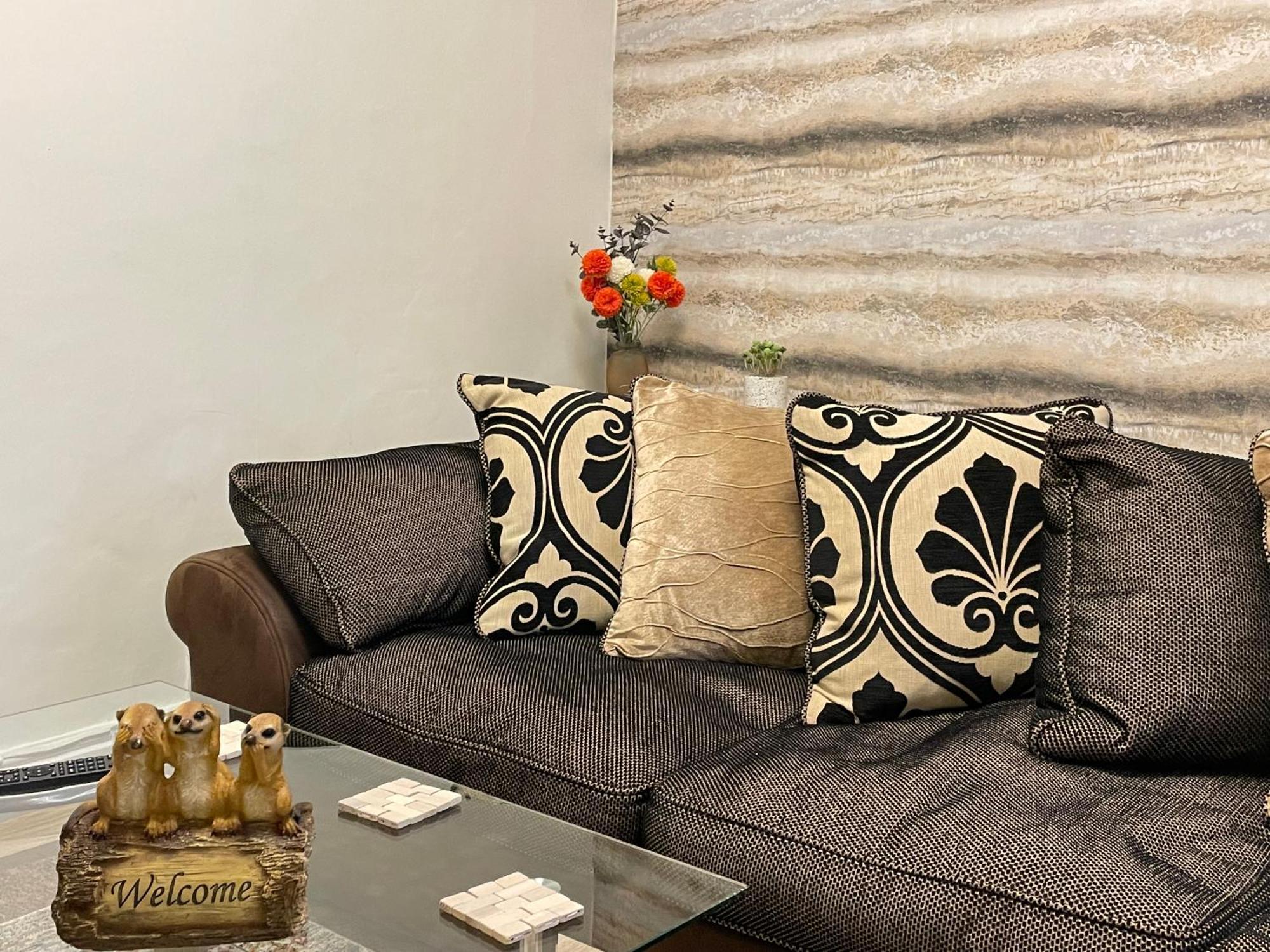 Beanies Lornestreet Four Bed House Apartment Суиндън Екстериор снимка