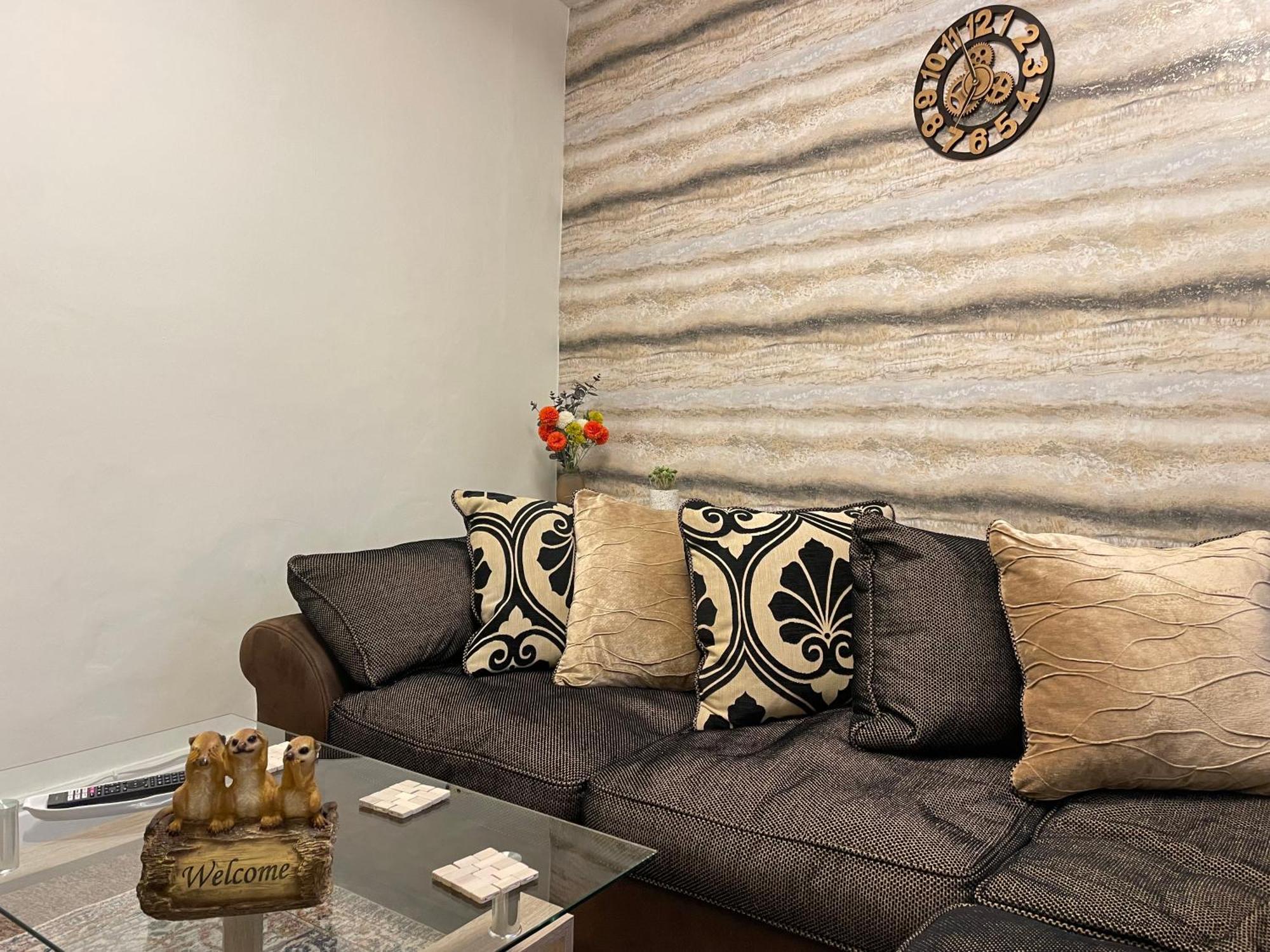 Beanies Lornestreet Four Bed House Apartment Суиндън Екстериор снимка