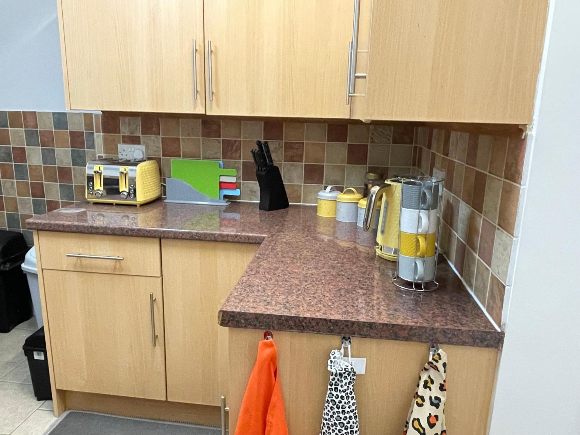 Beanies Lornestreet Four Bed House Apartment Суиндън Екстериор снимка