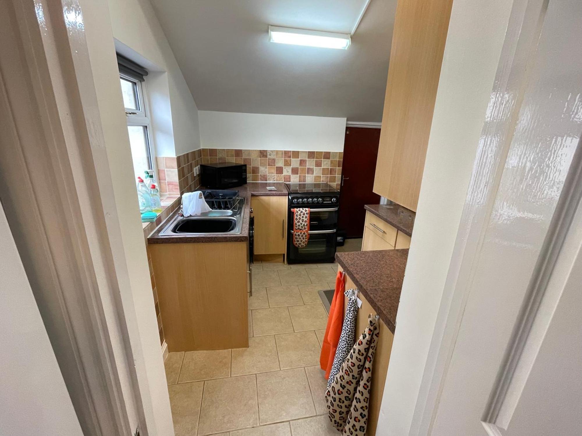 Beanies Lornestreet Four Bed House Apartment Суиндън Екстериор снимка